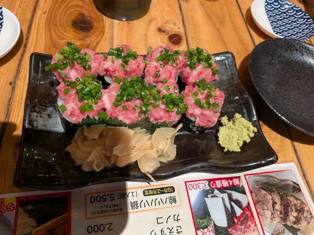 ネギがたっぷり乗ったネギトロ鉄火巻き