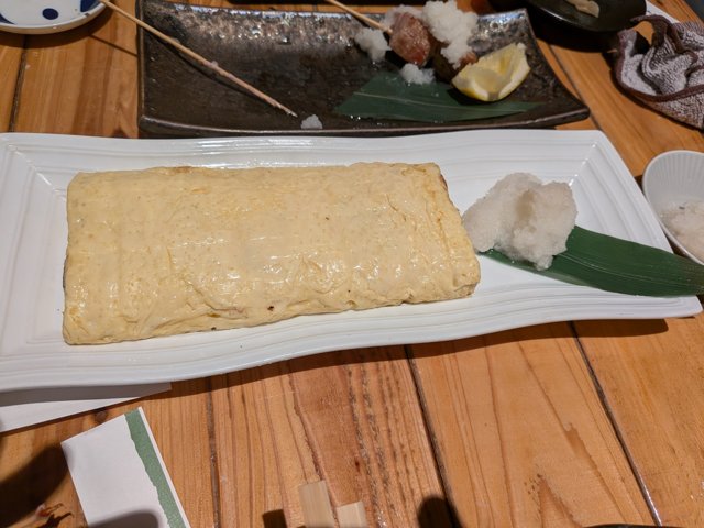 大根おろしが添えられただし巻き卵